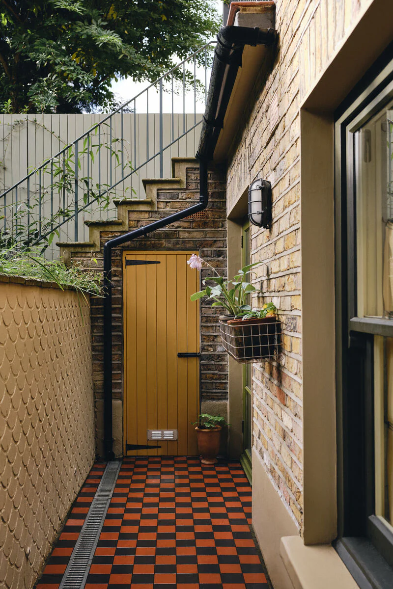 BH.24 John's Pantry - Image 4